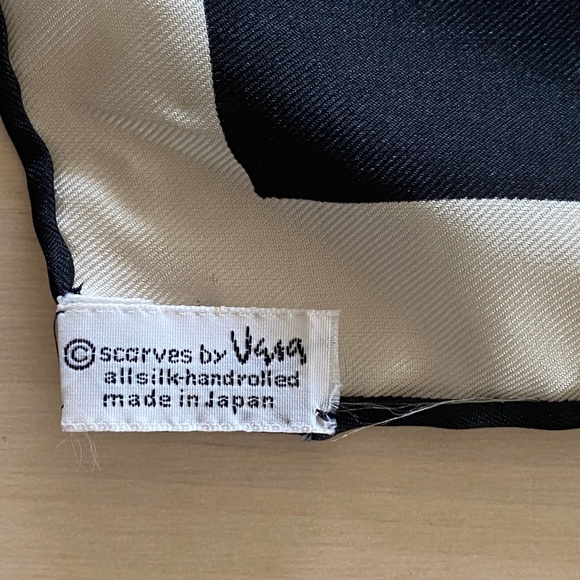 Vintage Vera Neumann Silk Scarf with Flaw - Picture 4 of 5